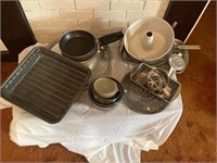 Assorted cooking pans