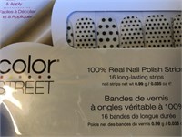 Colorstreet 
New in package
Nail polish strips