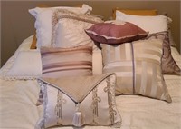 Estate lot of very nice pillows