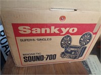 SANKYO 8MM PROJECTOR IN ORIG BOX / G2