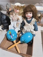 (2) PORCELAIN DOLLS&MEXICAN MARACAS