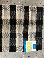 18x 30 black/white scatter rug