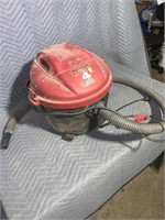 4 gallon 2 hp shop vac. Working  (at#18c)