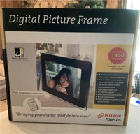 Digital picture frame