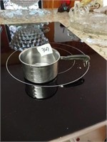 Mini sauce pan measuring cup