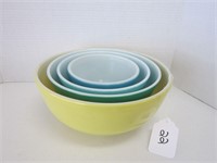 4 PYREX MIXING BOWLS