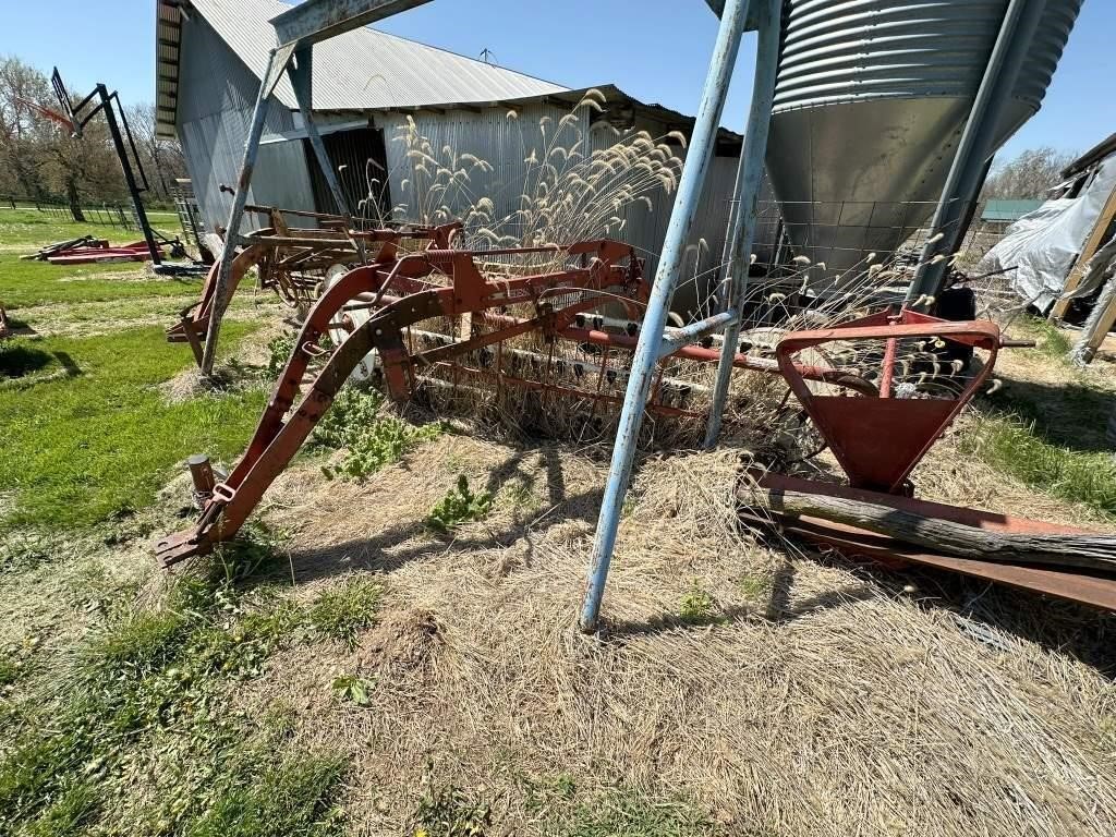 HESSTON 3800 SIDE DELIVERY RAKE