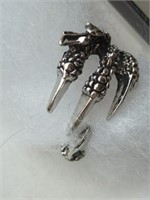 New Dragon Claw ring, sized about 8 but can fit 7