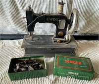 Replica Sewing Machine w/sewing feet