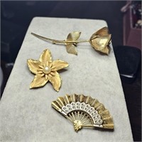 Mid Century Gold Tone Brooches-Flowers & Fan