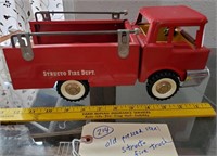 Old pressed steel STRUCTO toy fire truck