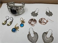 Pretty Costume Jewelry Lot Cuff Bracele &Earrings