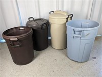 (4) Rubbermaid Trash Can w/ Lid