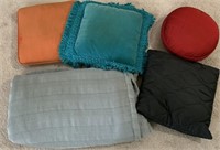 X - MIXED LOT OF TOSS PILLOWS (L38)