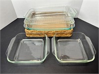 MISC LOT OF VINTAGE PYREX BAKEWARE WITH CARRIERS