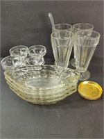 4 GLASS DESSERT CUPS & 4 SUNDAE DISHES