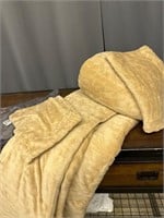Maphissus Fall Taupe Velvet Queen Comforter Set