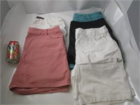 Vêtements de femmes : shorts et jupes de tailles