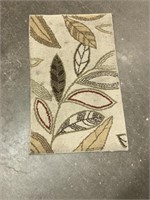 LEAF THROW RUG 2FT 8IN X 20IN