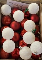 Christmas ornaments red / white