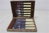 Vintage Fish Knives/Forks Set - 6x in Case