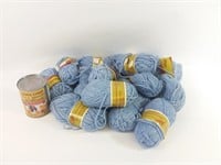16 pelotes de fils acrylique et laine bleu Zellers