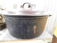 Erie cast iron dutch oven with lid