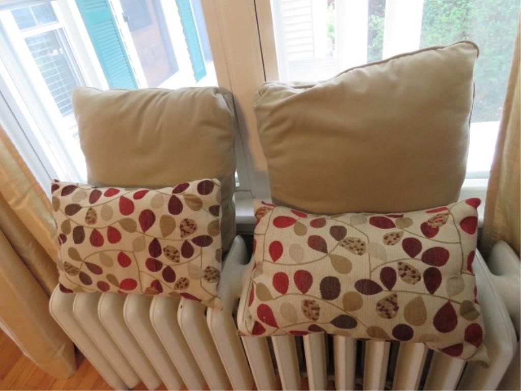 4 DECORATIVE PILLOWS