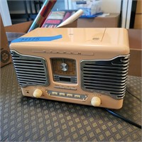 M175 Cute pink Retro themed radio CD player