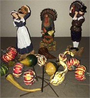 Pilgrims and turkey figurines