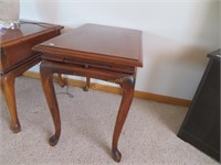End Table w/ slideout Extension