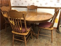 Oak dining room table w/ 4 chairs