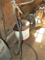 5 GALLON MOBIL OIL BUCKET