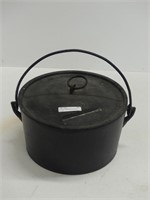 9" CAST IRON POT W/ LID