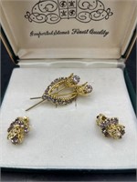 BEAUTIFUL VINTAGE BROOCH AND CLIP ON EARRING SET