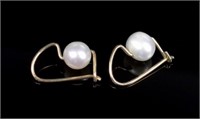 Pearl and rose gold earrings