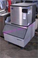 1X, MANITOWOC 300LB ICE MACHINE W/ BIN