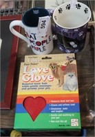 LOVE GLOVE - MUGS