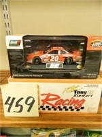 1/32 Action NASCAR #20 Tony Stewart & 1/43 #20 -