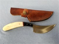Fixed bladed knife with horn scales and leather sh