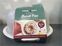New NordicWare Bundt Pan w/ Cake Keeper