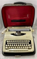 Royal Lark Manual Typewriter