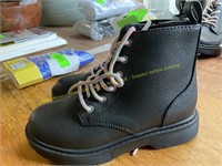Girls size 1 Art Class hiking boots