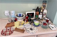 T - MIXED LOT OF COLLECTIBLES (P59)