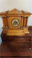 Vintage New Haven mantle clock w/key