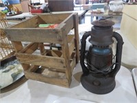 DIETZ REDGLOBE RAILROAD LANTERN W/ORIG. PACK CRATE