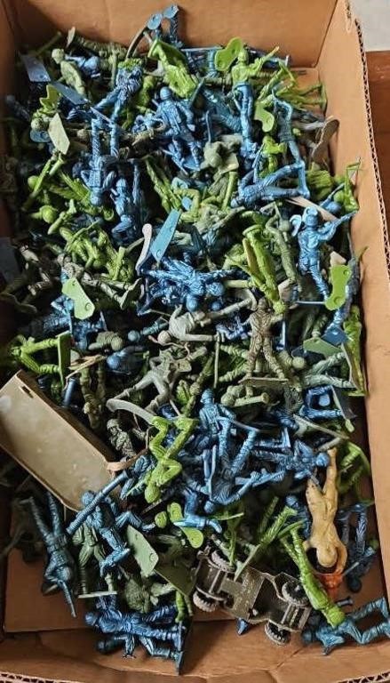 LARGE ASSTD ARMY MEN COLLECTION