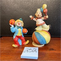 Clown statues 1 Enesco