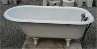 Cast iron claw foot bathtub with hardware, 30"x