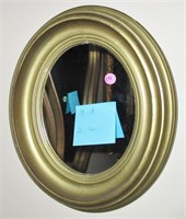 Mirror in round frame